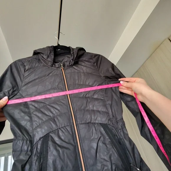 Lululemon Spring Fling Puffy Windbreaker Jacket Animal Swirl Black Size 4 - Picture 15 of 16